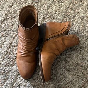 Women's Tan Leather Heeled Boots